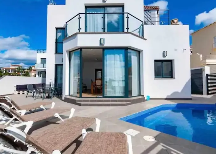 Villa Torre Paraiso